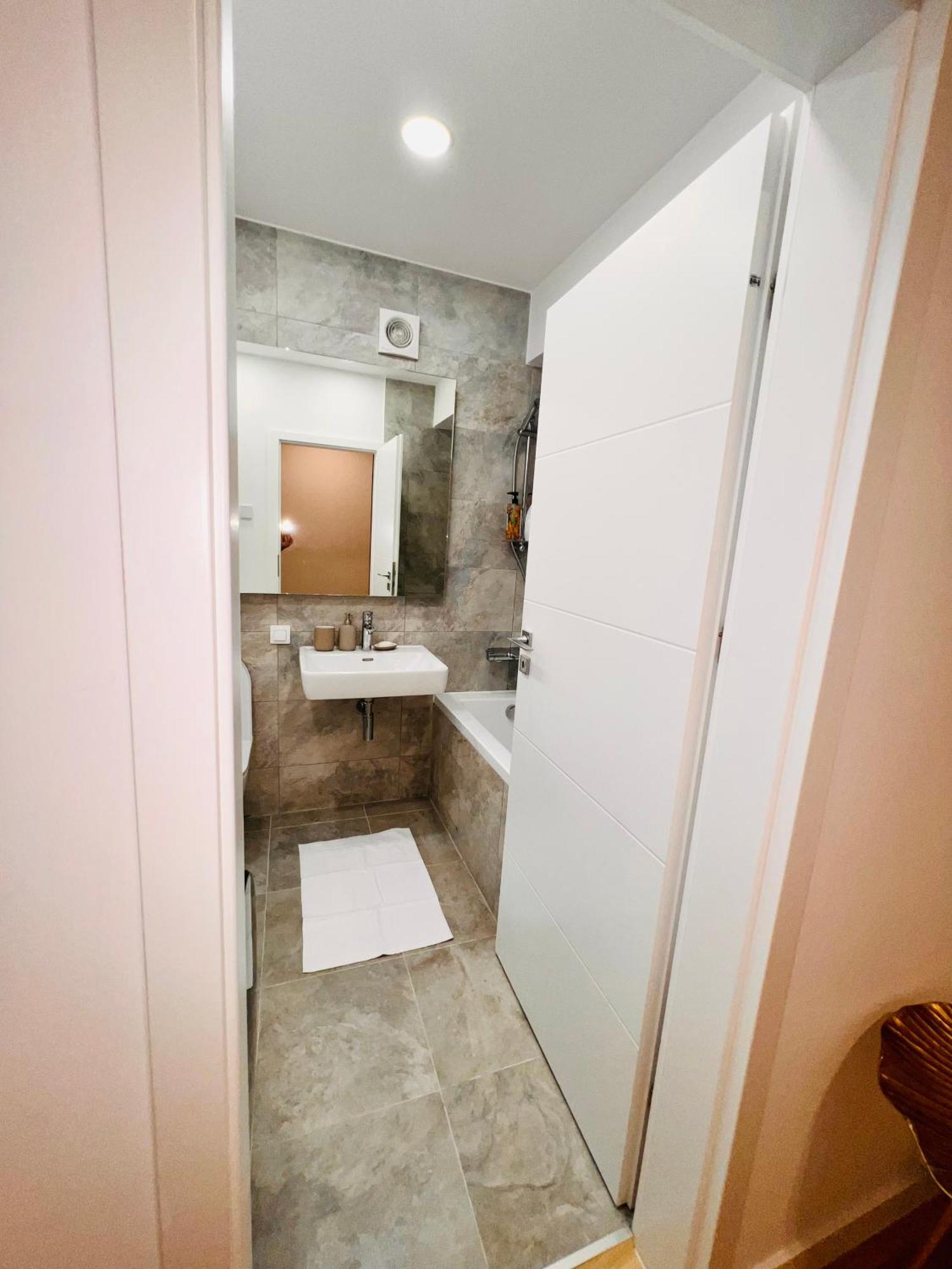 Cosy Stay บูคาเรสต์ ภายนอก รูปภาพ